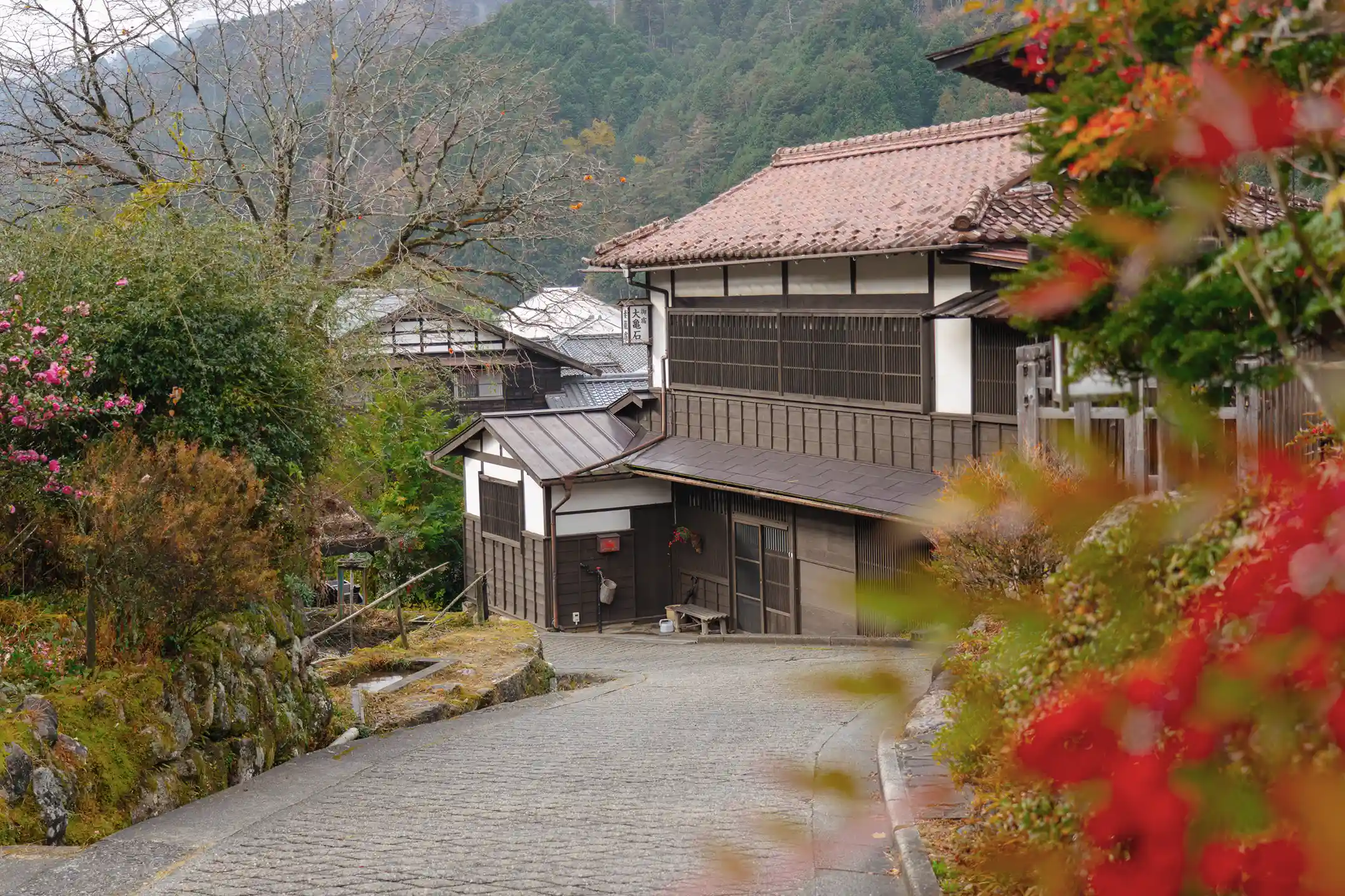 Complete Guide to Japanese Ryokan: How to Choose and Enjoy a Stay That Makes Your Anniversary Truly Special