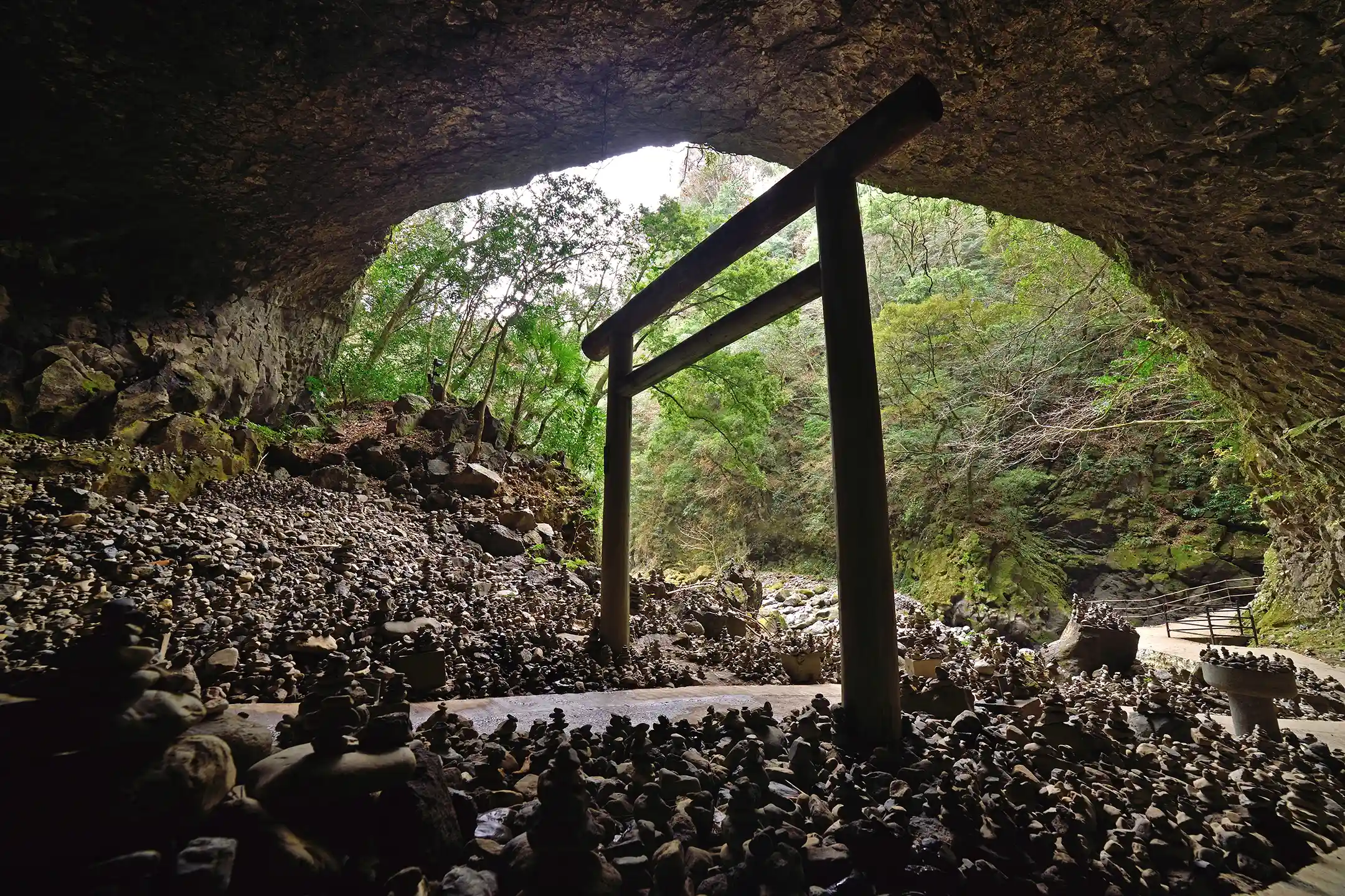 Complete Hatsumode Etiquette Guide | Worship Etiquette and a Wellness Experience Shaped by the Spirit of Shinto