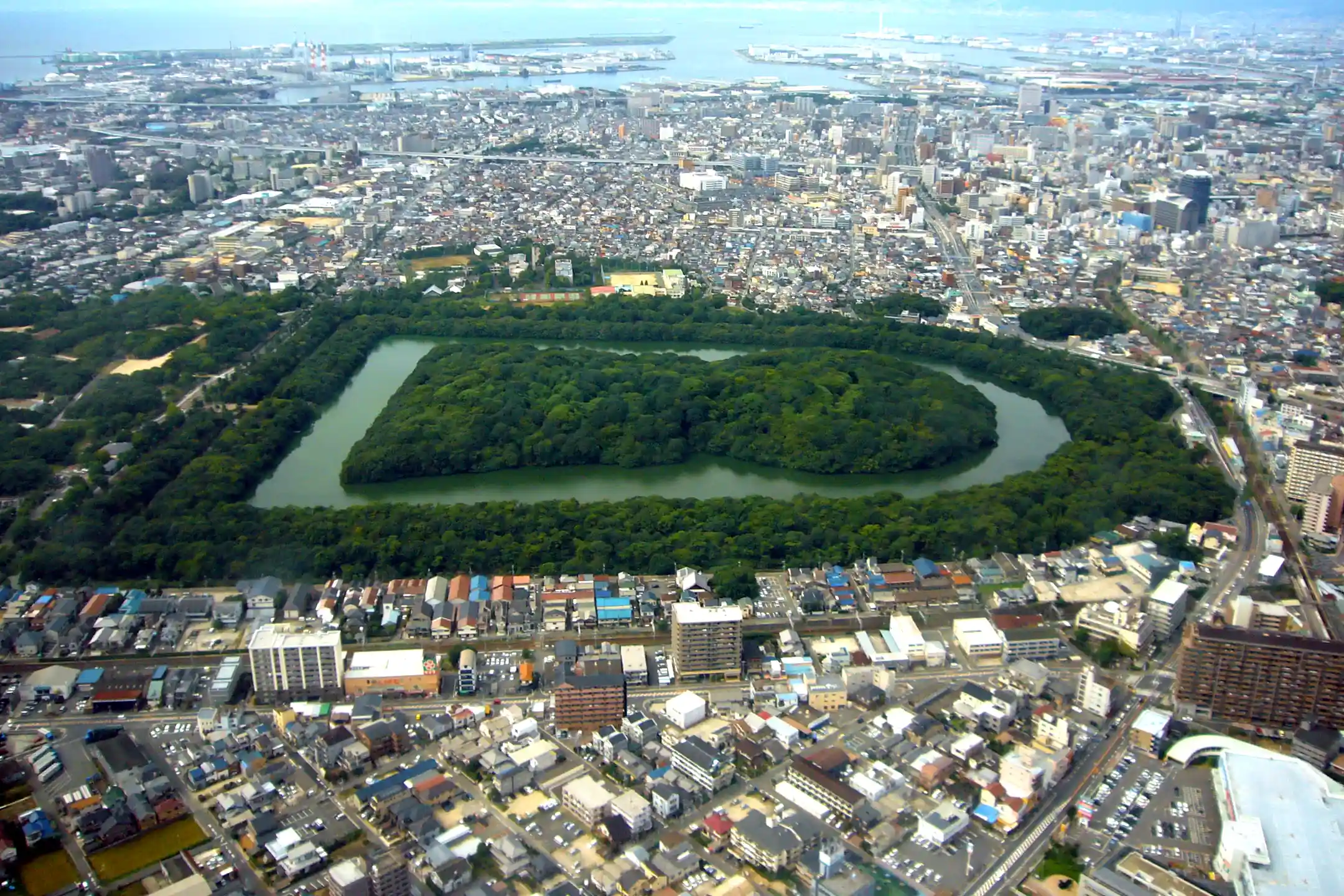 What to See in Osaka: The Complete Guide｜A Refined Journey Through Art, Architecture, Food, and the Waterfront