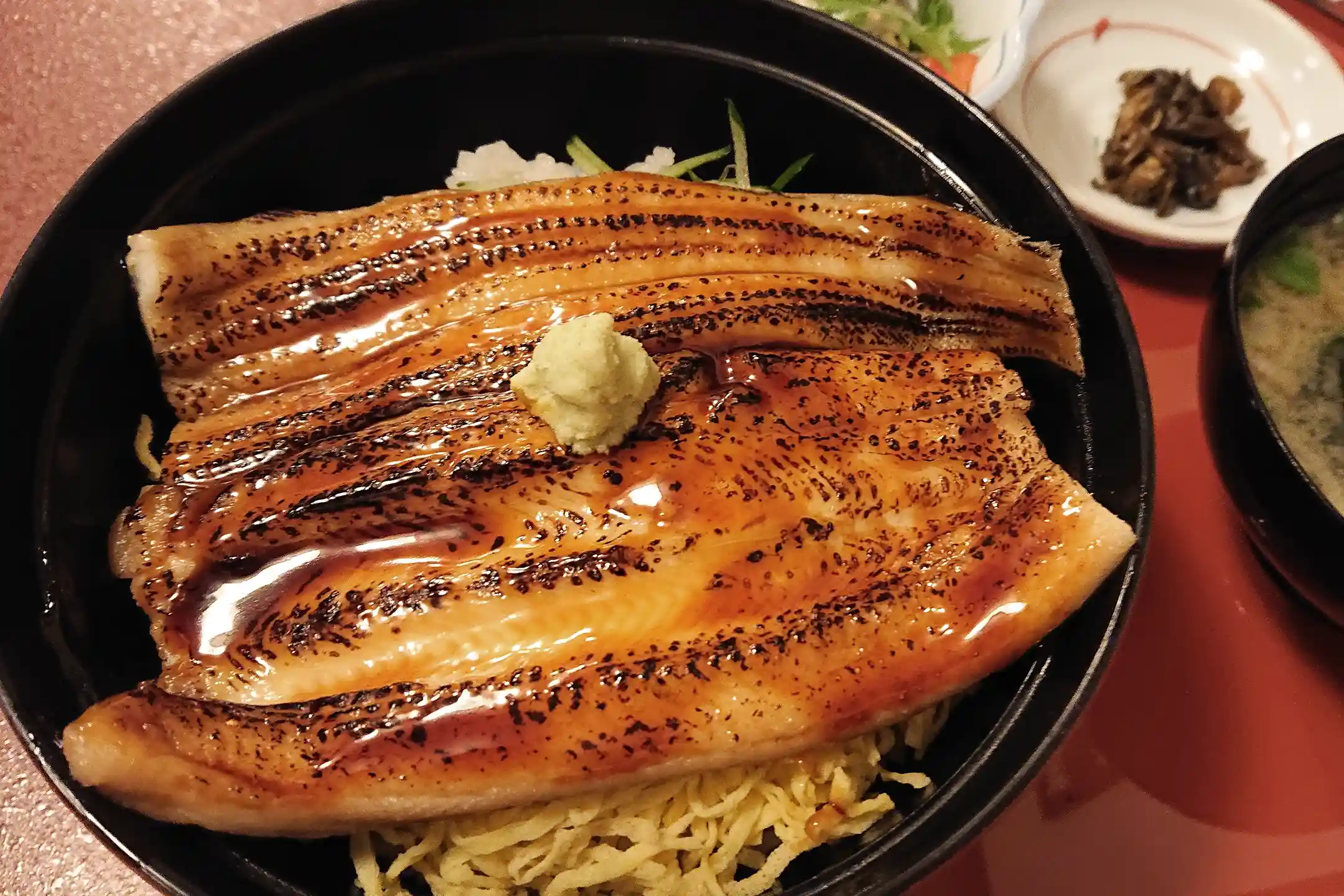What Is the Brown Sauce on Sushi? Unagi Tare vs. Nikiri Shoyu, How to Tell Them Apart, and Sushi Etiquette