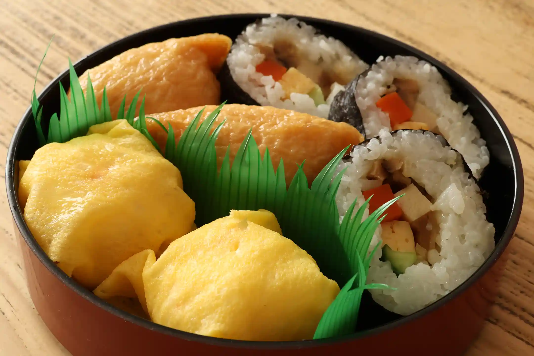 The Complete Guide to Pairing Sushi and Bento: Choosing and Enjoying Sushi Bento, Oritsume, and Sukeroku