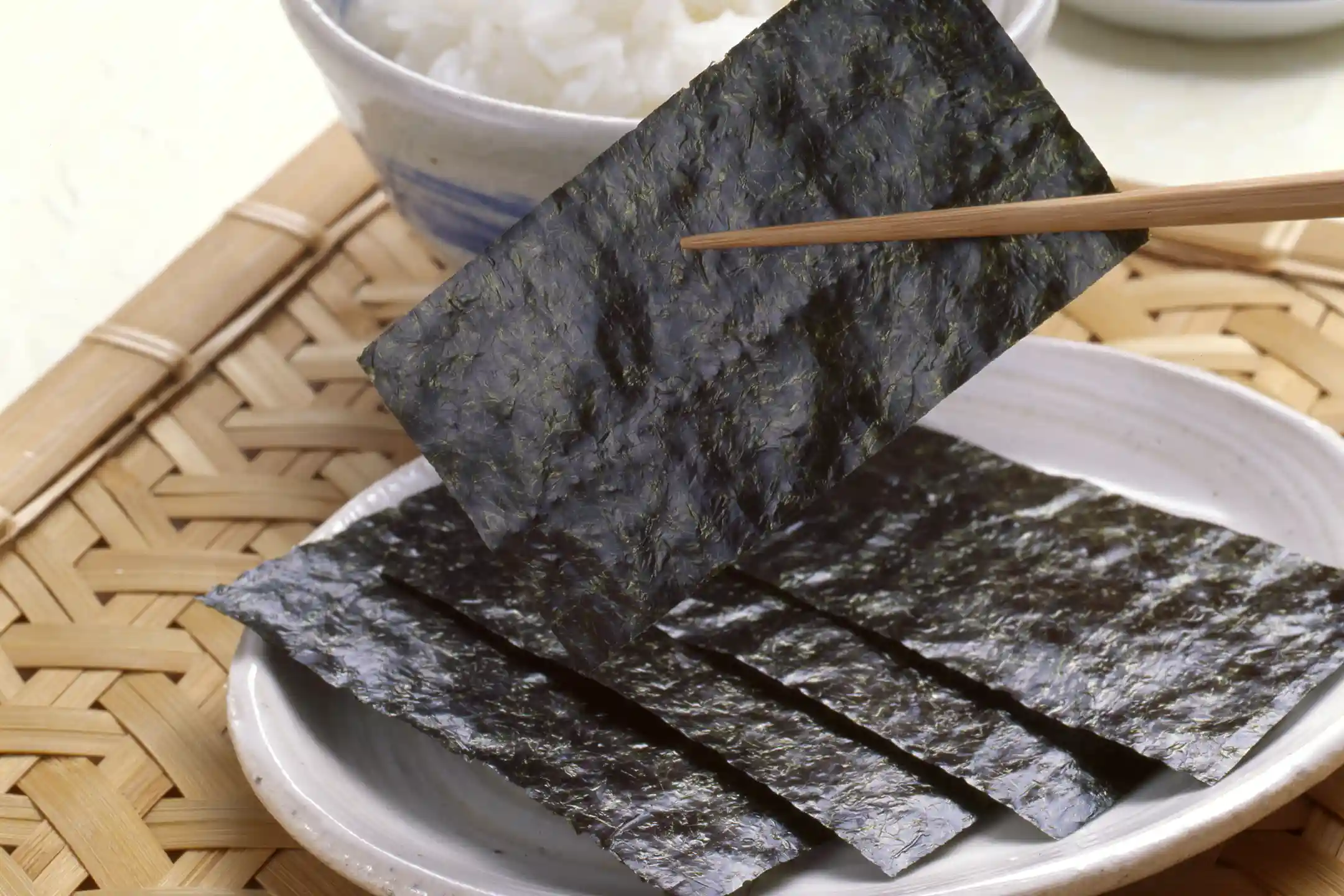 How to Choose Seaweed Sheets for Sushi: A Complete Guide to Nori Types, Grades, Origins, Storage, and How to Use Them