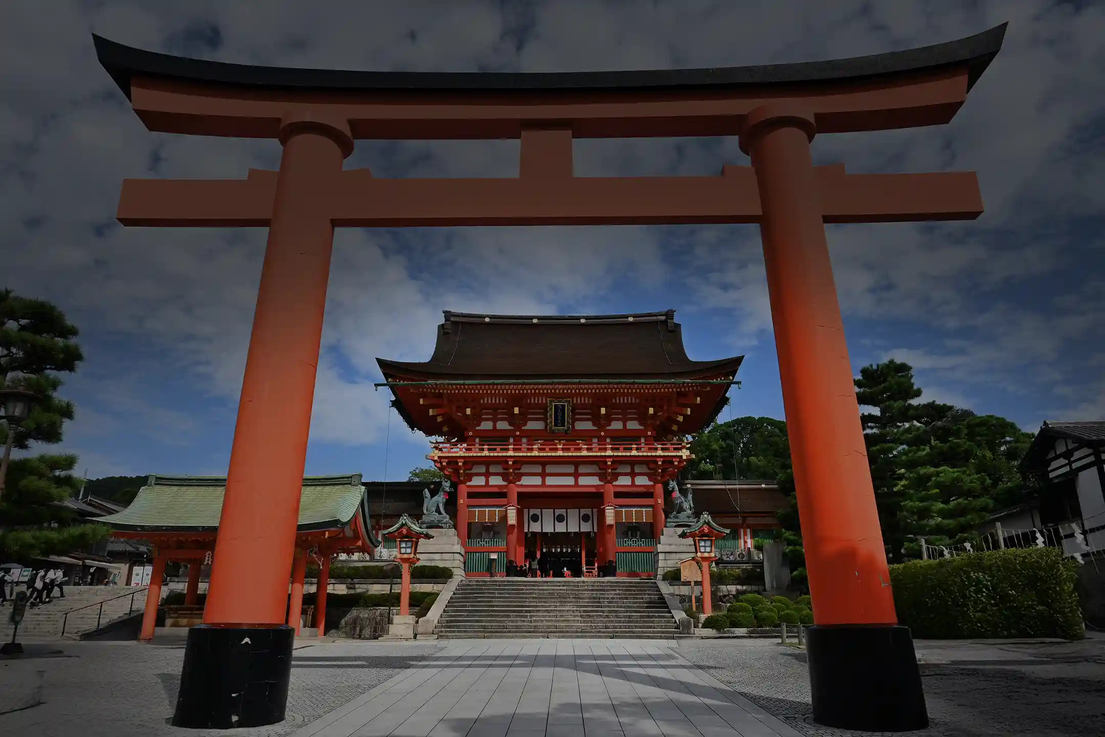 Kitsune Shrine: Fox Worship and Inari Shrines—A Journey Through the Beauty and Mystery of Japanese Culture