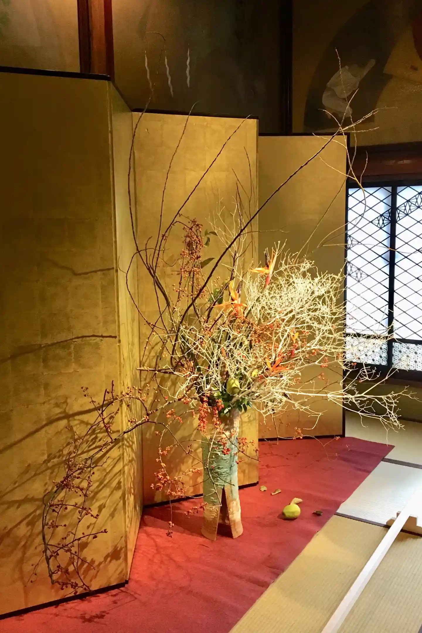 Ikebana_exhibition_at_Meguro_Gajoen_2018_04
