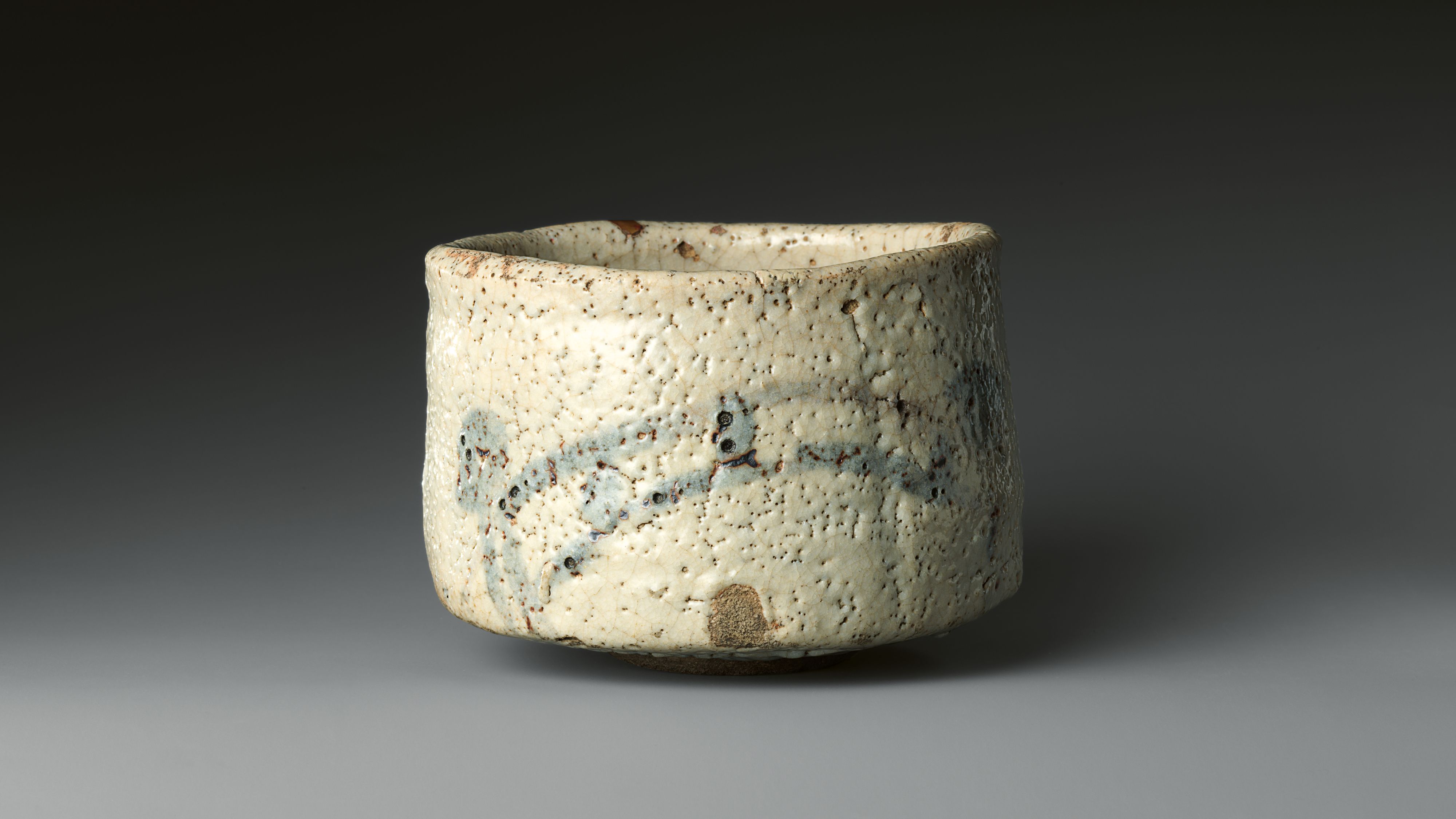 A Momoyama-period Shino tea bowl in the Metropolitan Museum of Art, stoneware with iron oxide under glaze, known as Bridge of the Gods
